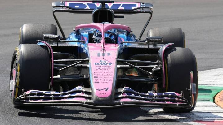 Pierre Gasly signs contract extension with Alpine through 2028