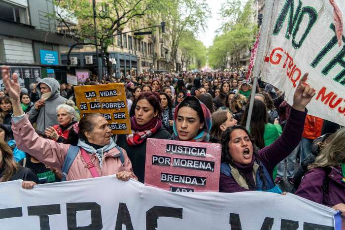 Familiares de las víctimas del triple femicidio y el feminismo movilizaron al Congreso