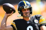 Aaron Rodgers surpasses Brett Favre on career passing touchdowns list