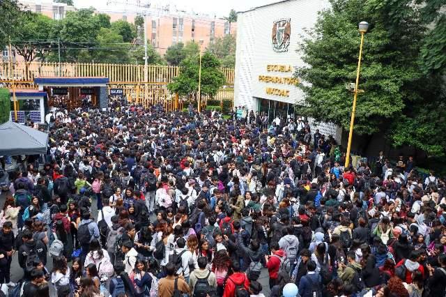 Desalojan la Prepa 8 de la UNAM por falsa amenaza de bomba