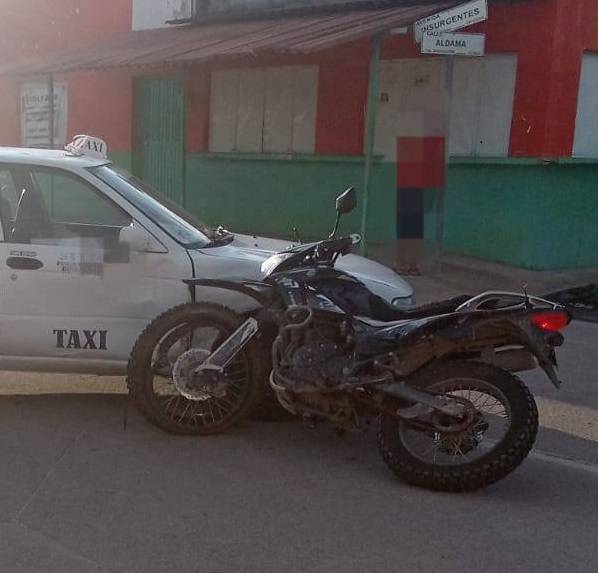 MOTOCICLISTA LESIONADO EN CHOQUE CONTRA TAXI