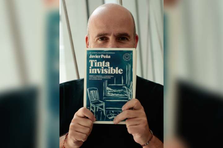 Escritor Javier Peña: "Los últimos días de tu padre siempre tienen un interés literario"