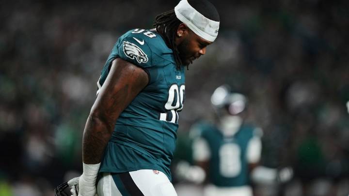 Eagles' Jalen Carter ejected for spitting on Cowboys QB Dak Prescott