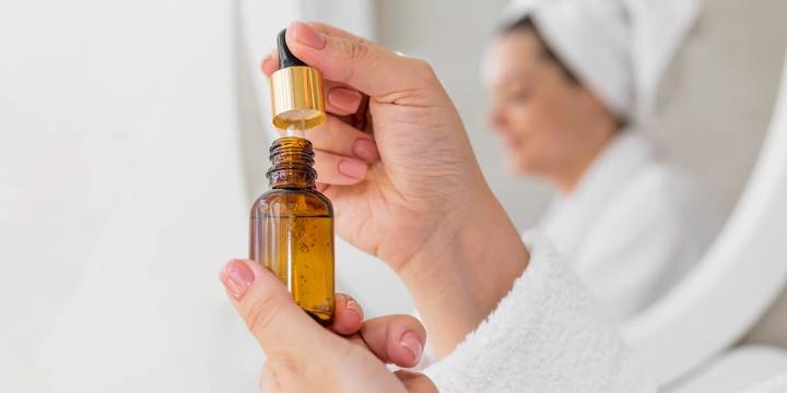 ¿Es verdad que el aceite de ricino puede hacer crecer las pestañas y el cabello? 