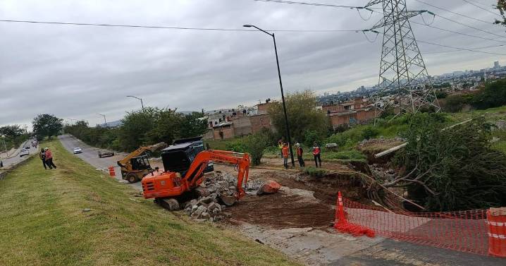 Guadalajara: Avanzan reparaciones por socavón en Reyes Heroles tras 72 horas de trabajo