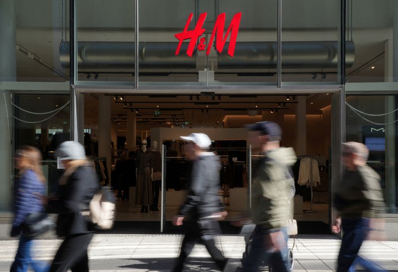 Fashion group H&M's Q3 profit rises more than expected, warns of tariff costs