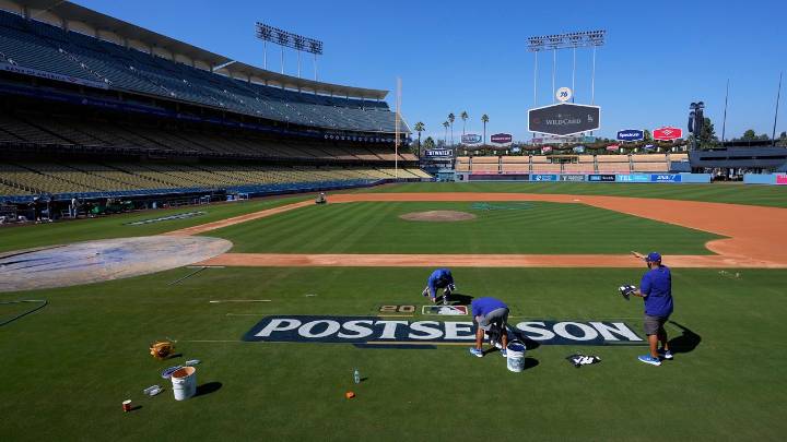 Reds crash into postseason, set to face Dodgers in NL Wild Card Series