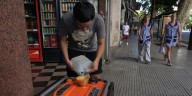 Cortes de luz: el Gobierno permitirá a hogares y comercios vender electricidad para bajar la demanda en los picos de calor