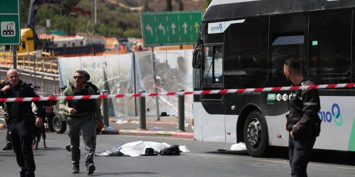 Un tiroteo en Jerusalén dejó al menos cuatro muertos y varios heridos: los agresores fueron neutralizados