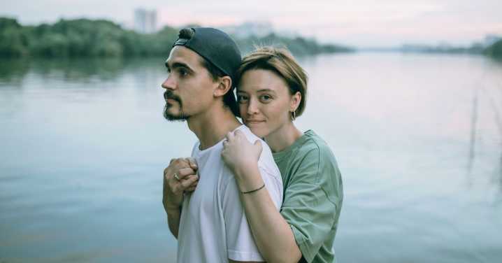 Stop Complimenting Your Girlfriend. Do This Instead.