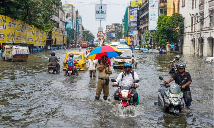 Ten dead as torrential rain paralyses Kolkata; transport services hit, Puja holidays advanced