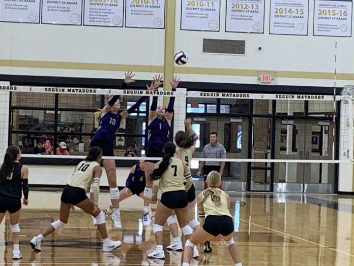 Area high school volleyball roundup: Seguin wins battle for first place in District 27