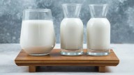Conoce las diferencias entre la leche entera, descremada y semidescremada