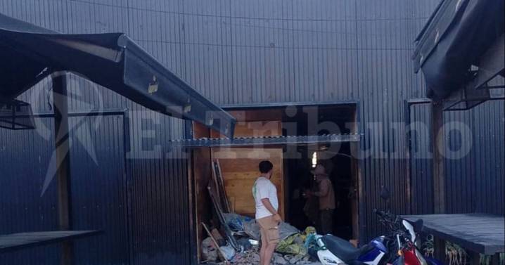 Un incendio causó alarma en Tres Cerritos: se prendió fuego un local en refacción