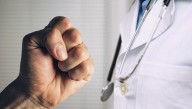Sanidad modificará la Ley de Salud para incluir infracciones y sanciones para quien agreda al personal sanitario