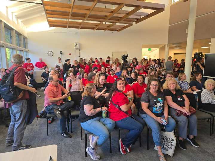 As Oregon school district faces midyear layoffs, unions float cutting 2 days from the school calendar
