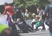 Detenidos dos activistas por saltar al recorrido de la Vuelta en Valladolid