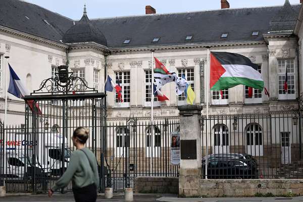 France Orders Removal Of Palestinian Flags From Town Halls