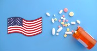 Trump impondrá arancel del 100% a algunos medicamentos importados desde octubre