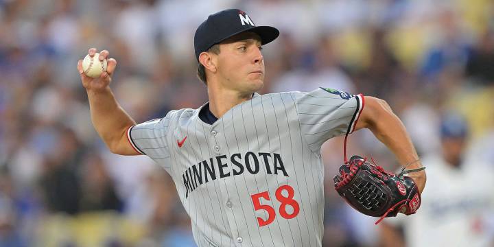 David Festa to see vascular surgeon about right shoulder pain