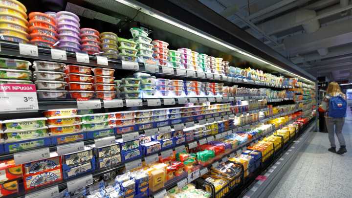 Un español que vive en Finlandia muestra lo que puede comprar en el super con 10 euros: "Prepara tu cartera y vamos a ir a lo barato, nada de lujos"