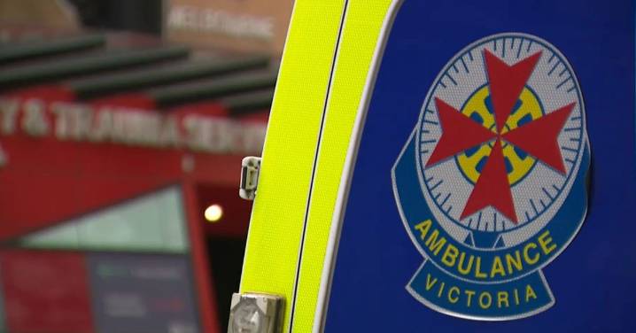 Man charged after two female paramedics allegedly set upon in violent attack on Victoria's Mornington Peninsula