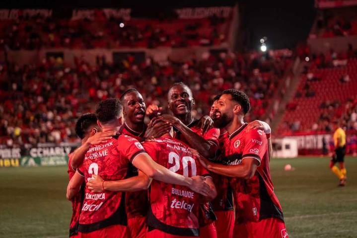 Triunfan Xolos 5-0 ante León