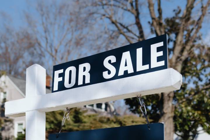 Liz Weston: Home’s step-up tax basis doesn’t happen if owners aren’t married