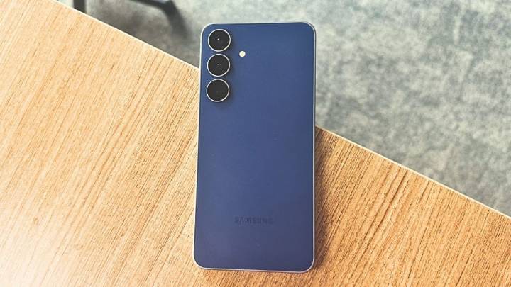 Samsung Galaxy S25 FE Goes For The Refined ‘Fan’ Experience This Year