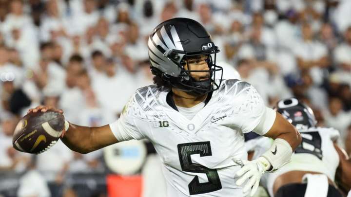 Oregon moves to No. 2 behind Buckeyes in AP poll; Rebels, Sooners join top 5; Alabama back in top 10