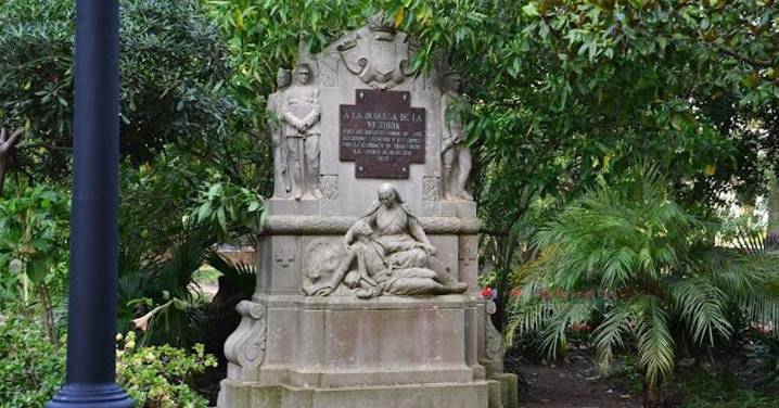 El monumento a la duquesa de la Victoria del parque Genovés de Cádiz