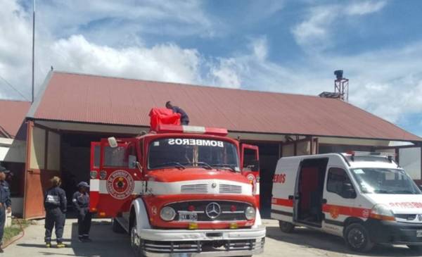 Socios de la Cooperativa de El Maitén se adhieren al aporte voluntario para Bomberos