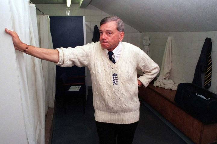 Respected all over world – Graham Gooch leads tributes to Dickie Bird