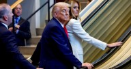 Así fue el momento del incidente de Trump y Melania en las escaleras mecánicas de la ONU