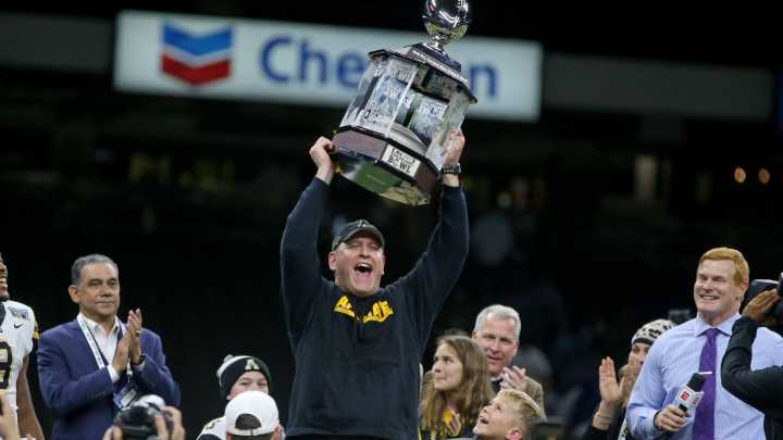 UCF football offensive line Shawn Clark coach dies at 50
