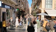 Los turistas extranjeros cada vez gastan y se quedan más en la Región, que supera en todas las cifras la media nacional