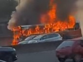 Un micro escolar se prendió fuego en la Panamericana en plena hora pico: fuertes demoras en el tránsito