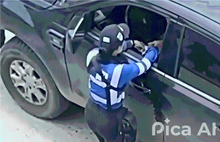 Agente de tránsito de Pitalito captada recibiendo soborno en plena vía