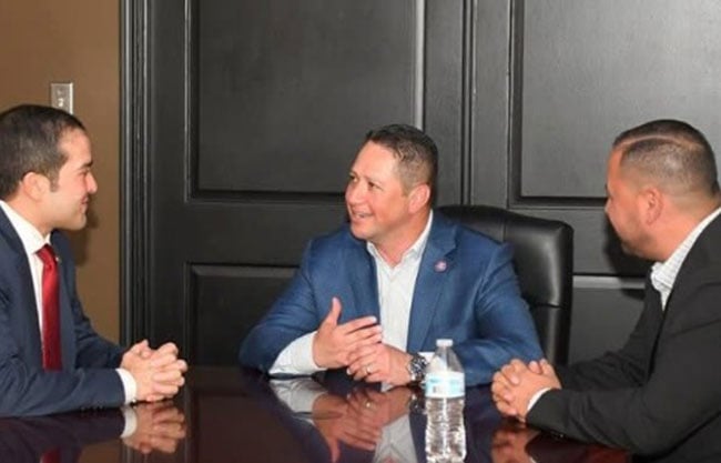 Mayor de Eagle Pass se reúne con el congresista Tony González