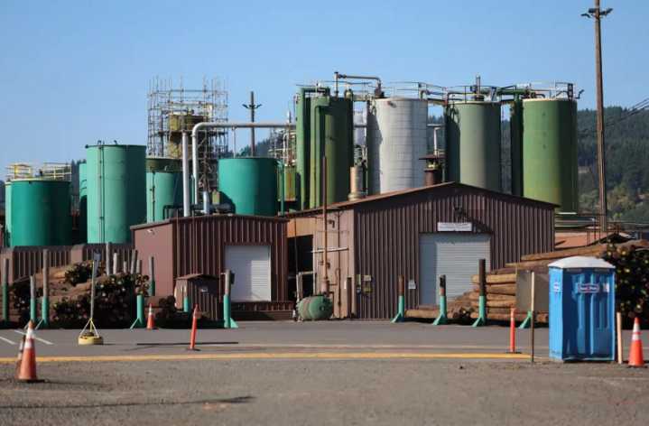 An Oregon wood treater kept polluting a town’s water source with a now-banned chemical — but regulators didn’t stop it