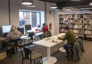 Los usuarios de las bibliotecas lamentan la reducción de horario: «Es un trastorno»