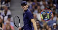 ¡INSÓLITO! Aficionado intento robarle sus pertenencias a Jannik Sinner en plena cancha del US Open (VIDEO)