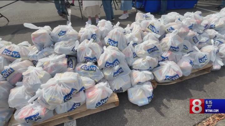 Hartford gives back with food drive ahead of Puerto Rican Parade