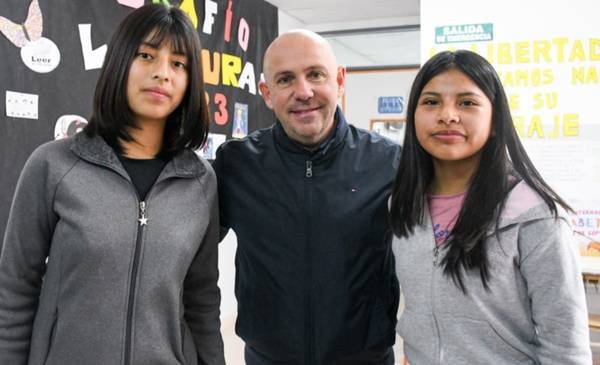 Sastre acompañó a alumnos de la Escuela 7733 que representarán a Madryn y Chubut en instancia nacional de Feria de Ciencias