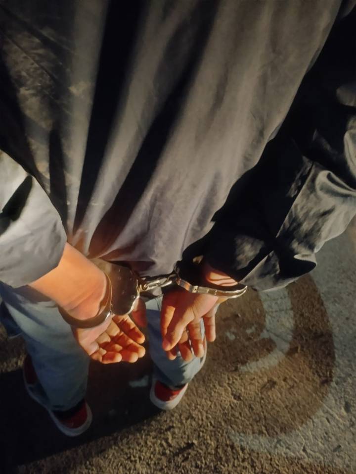 Detuvieron a un joven por maniobras peligrosas en moto y a una mujer por agredir a una policía