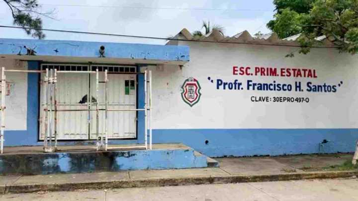 Continúa Suspensión de Clases en Primaria de Coatzacoalcos tras Hallazgo de Manta con Amenazas