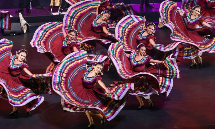 Relámpago del Cielo: 50 años de folklore mexicano