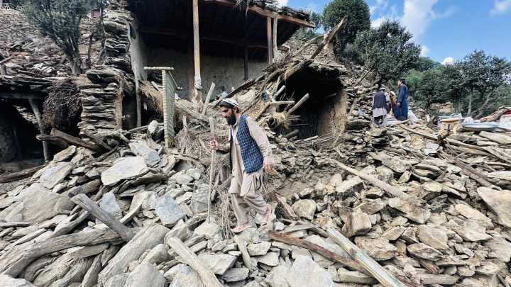Las esperanzas de hallar supervivientes bajan en Afganistán, golpeado por más terremotos