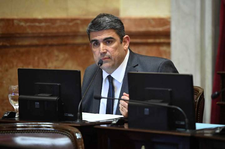 Bensusán exige explicaciones por quitas en pensiones por discapacidad