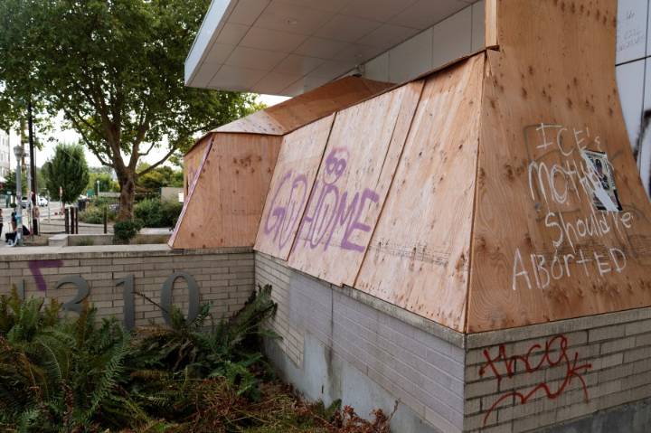Portland to issue land use violation notice to ICE building for allegedly breaching detention limits